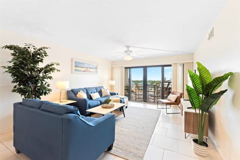 Living room with natural lightning from large sliding door.