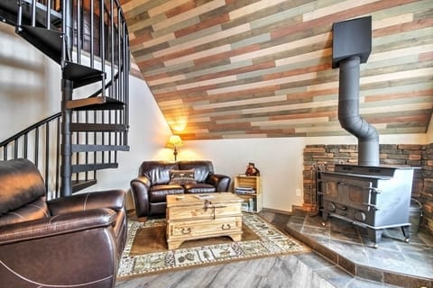 Cripple Creek Vacation Rental | 1BR | 1BA | 800 Sq Ft | Stairs Required