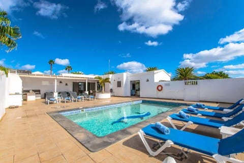 Villa Michelle - Pool & Terrace
