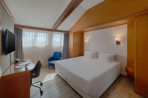 Standard Room | Premium bedding, minibar, in-room safe, desk