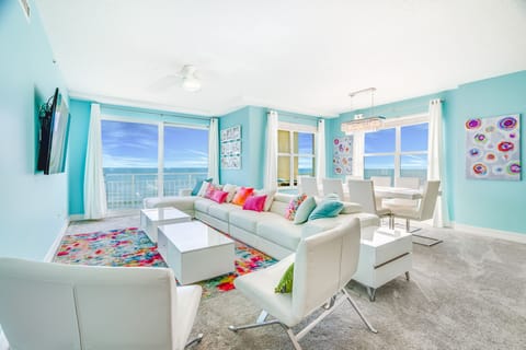 Oceanfront Views from all angles of the room