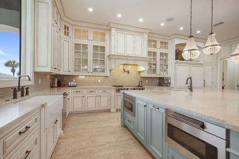 5 O'Clock Somewhere - Crystal Beach - Kitchen