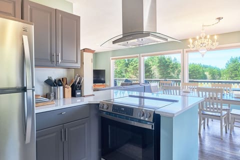 Glass stove makes for easy clean up.