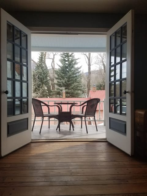 Balcony with mountain views  overlooking  the courtyard. 