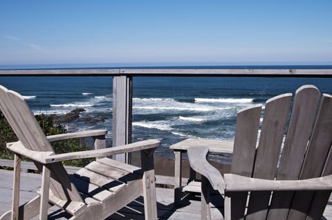 Deck - Incredible sand and surf views.
