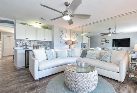 Blue Surf 21 - Living Area