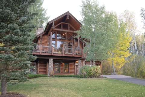 Welcome to your stunning log cabin retreat! Nestled among towering evergreens and golden aspens, you'll love unwinding on your private deck while soaking in the peaceful forest views.