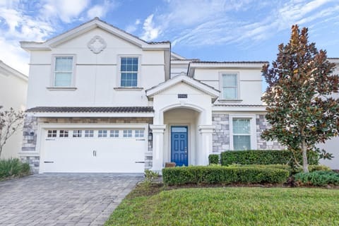 8942-titanium-way--davenport--fl-33896---01.jpg