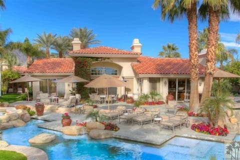 Fantasy Sparkling Heated Pool + 2 Spas