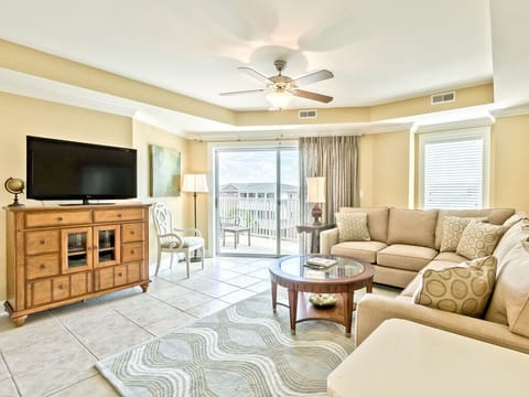 Gull Reef 635 Living area with Sleeper Sofa and Large Flat Screen TV