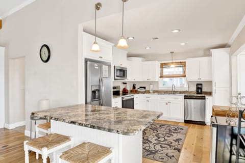 Additional seating for 3 at the bar