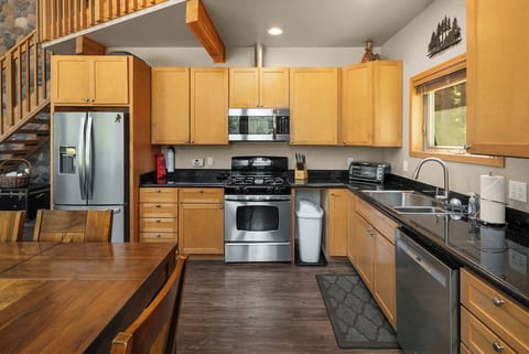 River Rocks Lodge. - Granite countertops and stainless appliances.