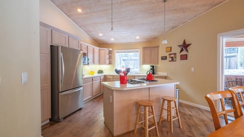 Kitchen and Dining Room Area: Three Pines Family Cabin