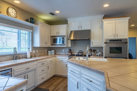 Kitchen - Large Kitchen with plenty of cooking space