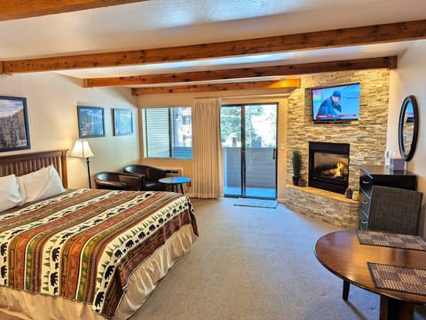 Newly remodeled with King bed and Thermostat controled Fireplace