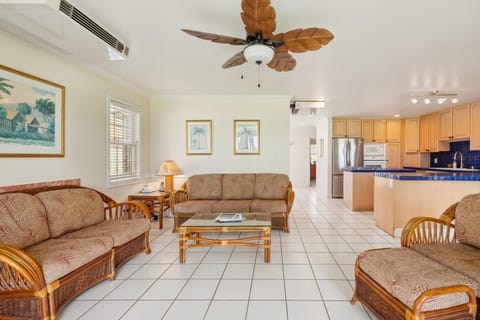 Open floor plan with ample space for your Ohana