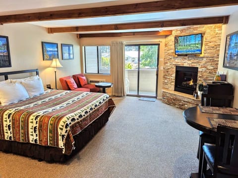 Newly remodeled with King bed and Thermostat controled Fireplace