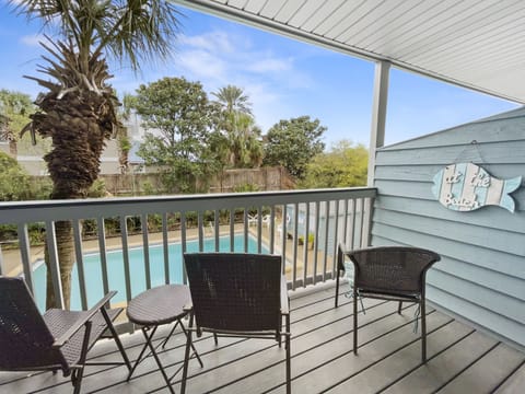 Inlet Sands 204 | Outdoor Sitting Area