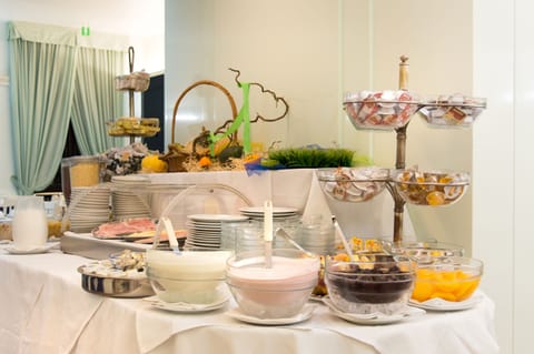 Daily buffet breakfast for a fee