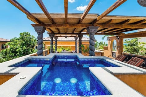 Relax in the private rooftop Jacuzzi of this luxurious Tamarindo villa, just steps from Langosta Beach. Perfect for sunset views, romantic getaways, or unwinding after a day exploring Costa Rica’s beaches and town.