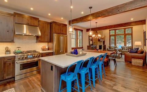 Miners Gold in Suncadia - All Seasons Vacation Rentals - Spacious and fully stocked granite kitchen.
