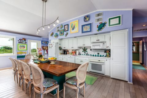 Kitchen - Countertop Dining For 6 - Second Floor