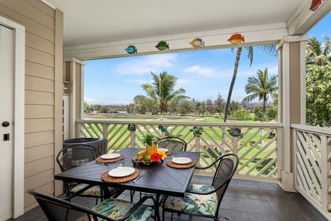 Spacious Lanai with Outdoor Seating and Golf course Views