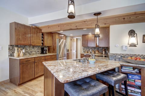 Enjoy cooking meals in the updated kitchen with stainless steel appliances - 4 O'Clock Lodge D26 Breckenridge Vacation Rental