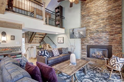 Gather as a group in the spacious great room - 4 O'Clock Lodge D26 Breckenridge Vacation Rental