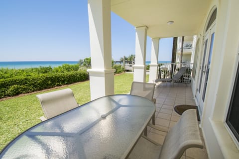 Ground level walkout balcony- Gulf view- walkout to beach!