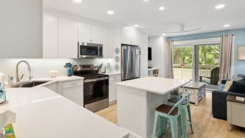 Full Kitchen with Island