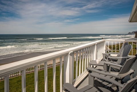 Loft deck with wooden chairs - Upper deck with commanding views N to S