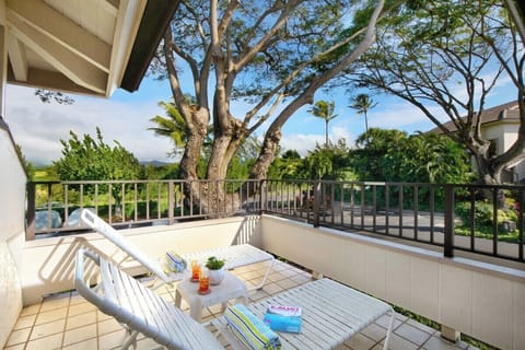 Balcony Lanai with Tropical Garden View - Kahala 521