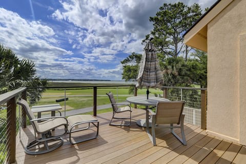 Patio Viewing the 18th Fairway of Harbour Town Golf Links