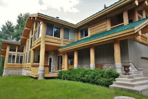 The Hidden Creek Lodge