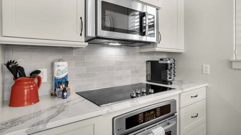 Lazy Days - 2nd Floor Kitchen