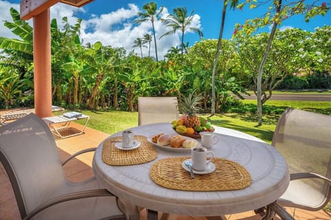 Makanui 512 - Outdoor dining surrounded by lush, tropical gardens