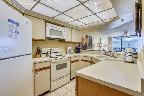 Fully Stocked Kitchen