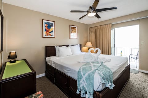 King Bedroom with Extra Bed Storage
