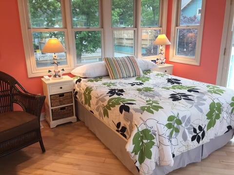 Main Level | Bedroom | Queen