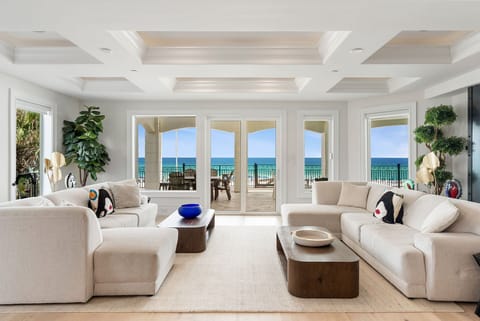 Palazzo del Mar - Crystal Beach - Living Room