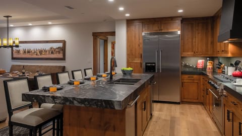 Gourmet Kitchen, Main Level