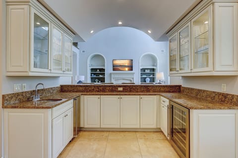 Wet Bar & Pre-Station