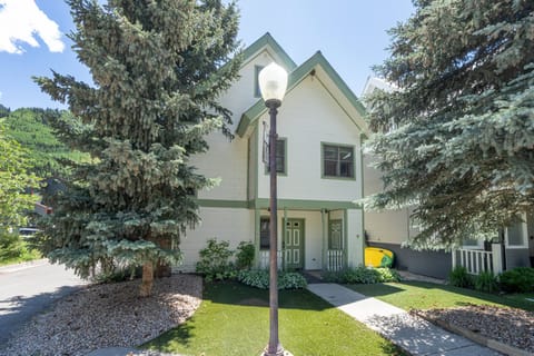 Exterior of Bachman Village #19