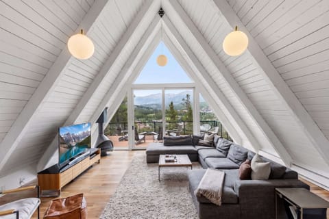 Living room 1: Mountain views, smart TV, sectional seating, access to deck 