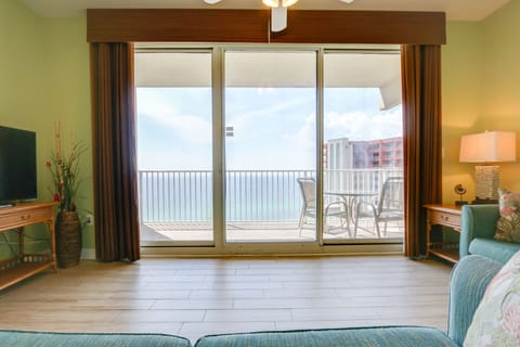 Gulf Front Living Area with Sleeper Sofa