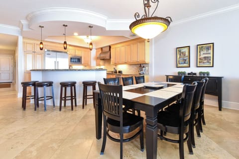 Bella Riva 106 - Dining Area