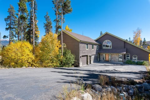 Welcome to Trout Creek Lodge