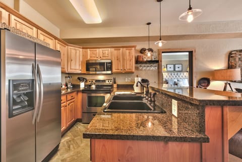 Fully Equipped Kitchen with Stainless Steel Appliances, Lovely Granite Counters and All the Utensils Needed for the Chef(s) in the Group