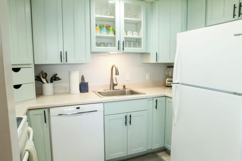 B10 Kihei Sands Beachfront Condominiums - Everything you need for fine dining in Maui!